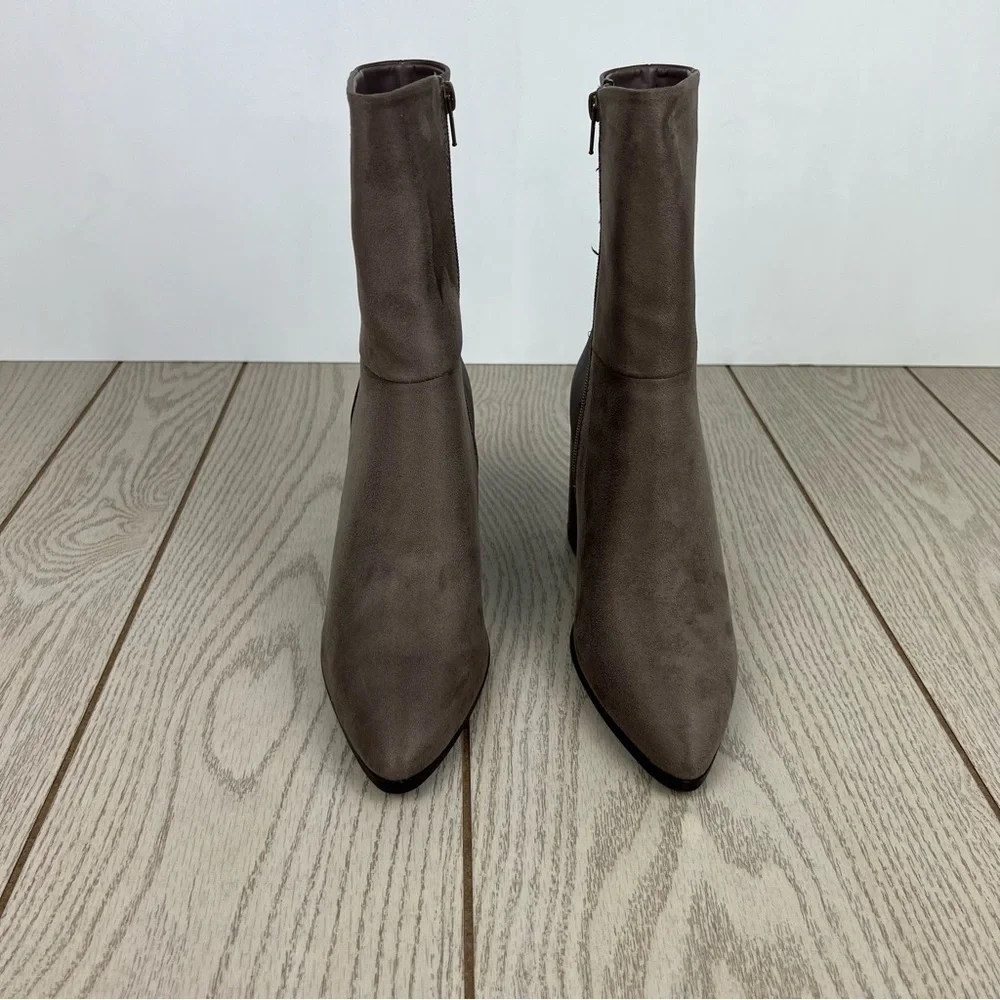 Journee Collection Women's Sharlie Bootie 8 Taupe Faux Leather $90